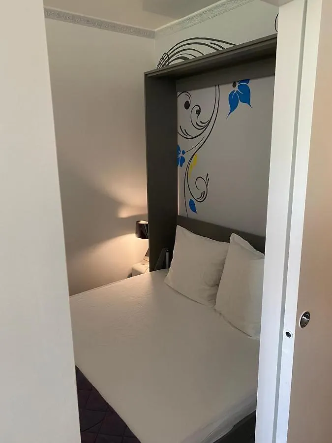 Appartement Ponthieu - Hala Parigi
